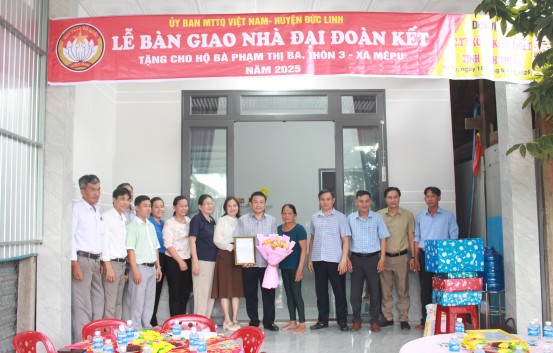 Công ty Xổ số Kiến thiết Bình Thuận trao 3 căn nhà “đại đoàn kết” cho hộ dân có hoàn cảnh khó khăn