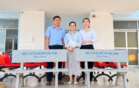 Xổ số kiến thiết Bình Thuận tặng ghế phục vụ người bệnh tại Bệnh viện Đa khoa Bình Thuận 