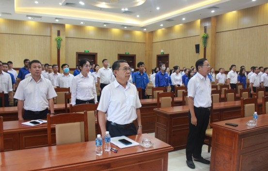 ĐẢNG BỘ CÔNG TY TNHH XỔ SỐ KIẾN THIẾT BÌNH THUẬN TỔ CHỨC CHÀO CỜ ĐẦU THÁNG KẾT HỢP SINH HOẠT TƯ TƯỞNG DƯỚI CỜ