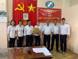 Lễ kết nạp đảng viên mới Chi bộ Văn phòng Đại diện Thành phố Hồ Chí Minh
