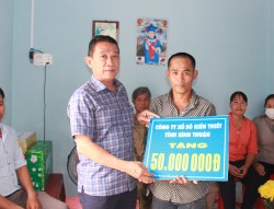 Công ty TNHH Xổ số kiến thiết tỉnh Bình Thuận trao  “Mái ấm tình thương”  cho đối tượng hộ nghèo