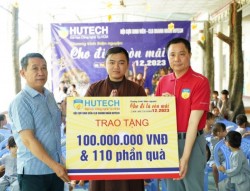 Công ty TNHH MTV Xổ số Kiến thiết Bình Thuận: Tặng quà cho cho trẻ mồ côi