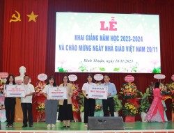 Công ty TNHH MTV Xổ số Kiến thiết Bình Thuận: Trao học bổng cho sinh viên Trường Cao đẳng Bình Thuận