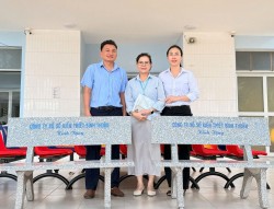Xổ số kiến thiết Bình Thuận tặng ghế phục vụ người bệnh tại Bệnh viện Đa khoa Bình Thuận