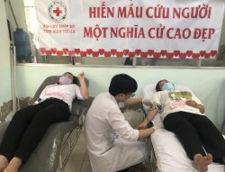 Đoàn viên Công ty TNHH Xổ số kiến thiết Bình Thuận tham gia hiến máu nhân đạo