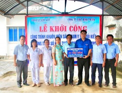 Đoàn thanh niên Công ty Xổ số kiến thiết Bình Thuận: Hỗ trợ xây dựng sân nền trước cổng Trạm Y tế Suối Kiết
