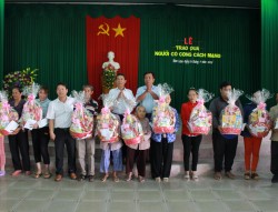 Công ty TNHH Xổ số kiến thiết Bình Thuận: Tổ chức nhiều hoạt động thăm hỏi người có công